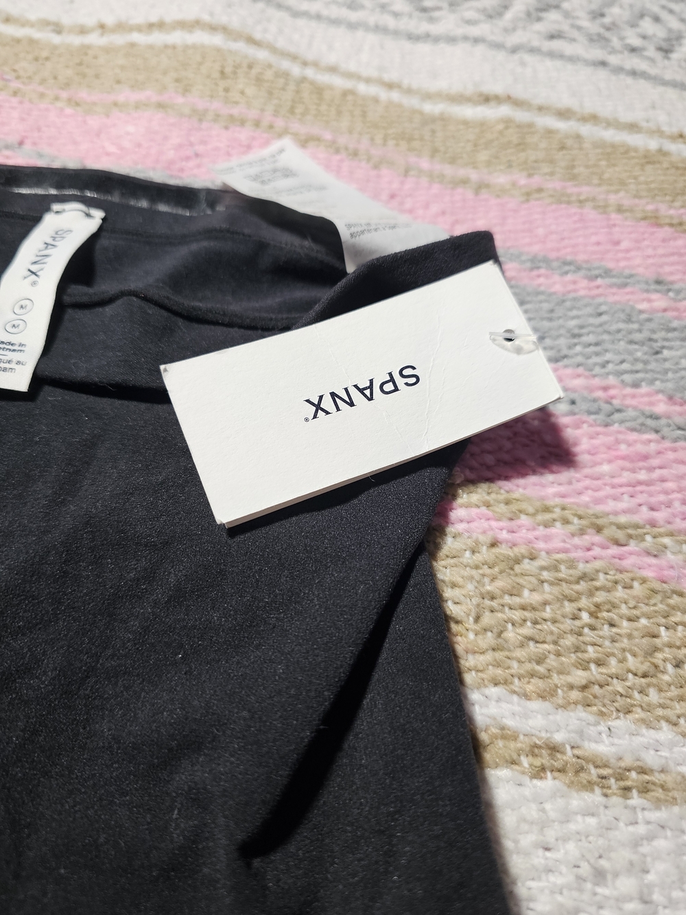 SPANX Size Medium Shaping Shorts in Black - Picture 4 of 4